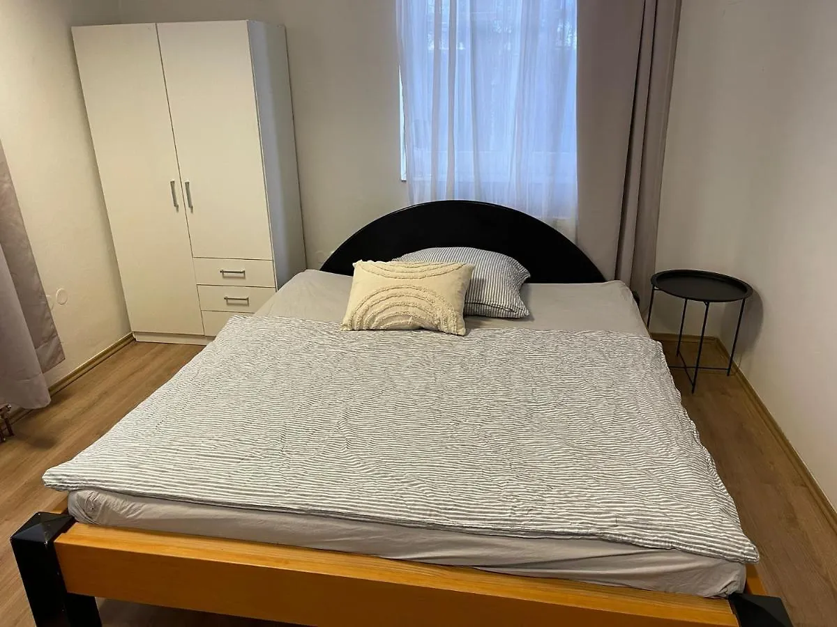 Space Apartment Close To Metro Palmovka Πράγα